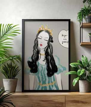 Femme élégante en robe turquoise avec une couronne dorée