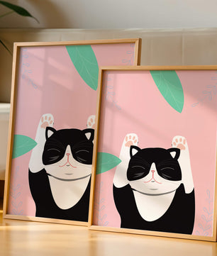 Gato ilustrado sobre fondo rosa con hojas.