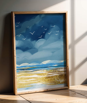Meereslandschaft mit Vögeln in einer leuchtenden Blau- und Goldpalette