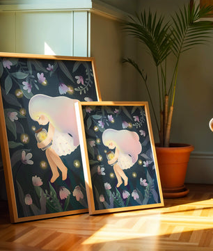 Illustration d'une fille avec un bocal lumineux dans un jardin au clair de lune