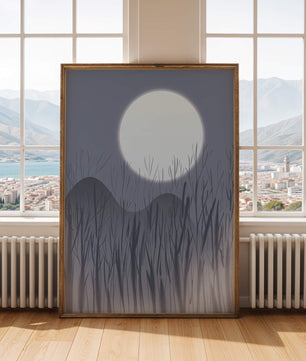 Ruhige Nachtlandschaft mit Vollmond und kahlen Bäumen