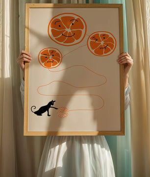 Ilustración juguetona de naranjas con un gato y ovillo de hilo