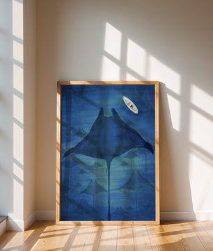 Escena submarina serena con mantarrayas y una canoa solitaria
