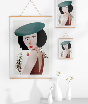 Mujer con sombrero azul y flor en estilo arte moderno