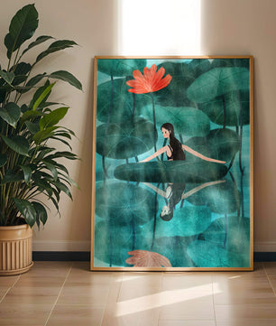 Femme réfléchissant parmi des feuilles de lotus et des fleurs avec une image miroir