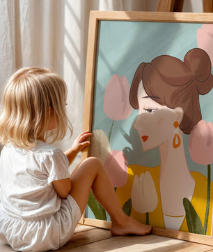 Illustration d'une femme avec des tulipes et des boucles d'oreilles élégantes