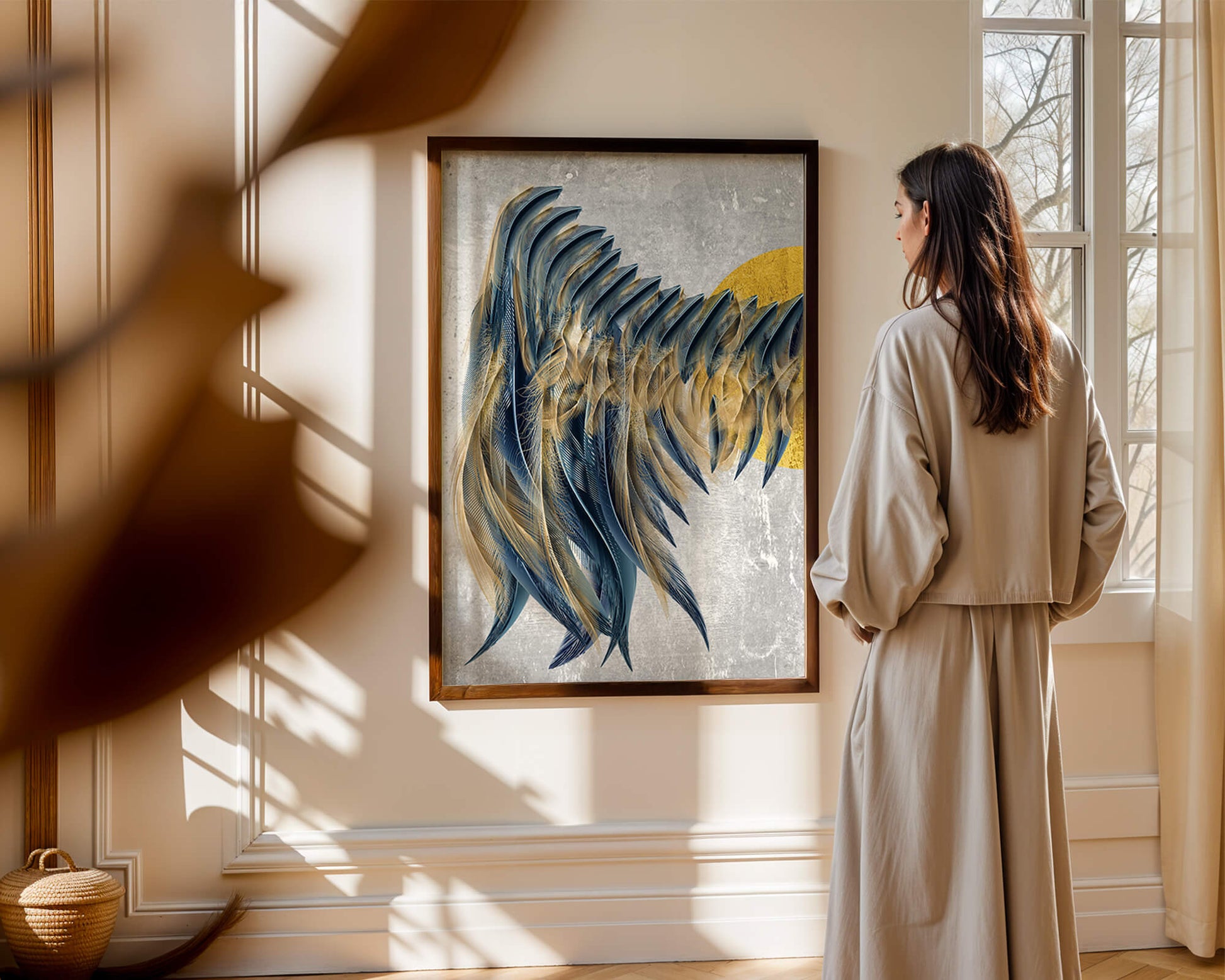 Arte abstracto de plumas con detalles dorados sobre fondo texturizado