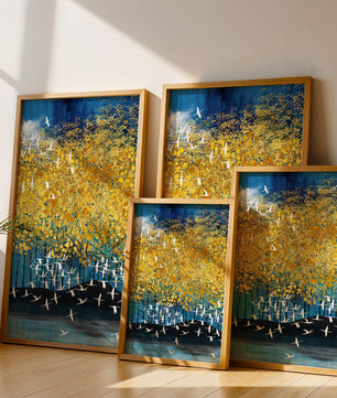 Paisaje abstracto con follaje dorado y aves voladoras