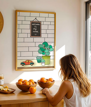 Kreidetafel-Schild mit Topfpflanzen und Spielzeugauto auf Ziegelmauer-Hintergrund