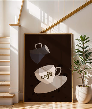 Taza de café minimalista con jarra vertiendo sobre fondo oscuro