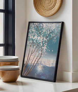 Paisaje sereno con árbol en flor sobre la reflexión del agua tranquila