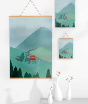 Ruhige Berglandschaft mit Haus und Bäumen