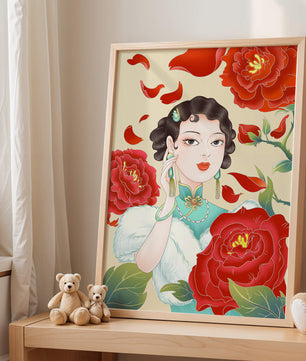 Mujer elegante rodeada de vibrantes flores y pétalos rojos