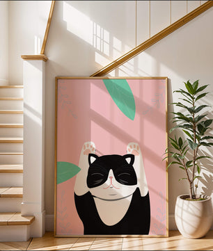 Gato ilustrado sobre fondo rosa con hojas.