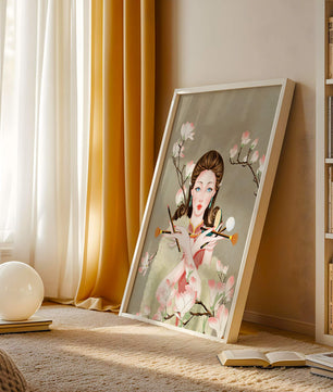 Femme élégante avec des outils de maquillage parmi des branches de magnolia en fleurs