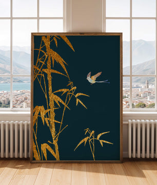 Goldener Bambus und Vogel vor tiefblauem Hintergrund