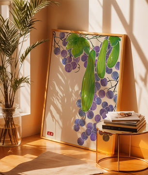 Ilustración de uvas y pepino con colores vibrantes y hojas