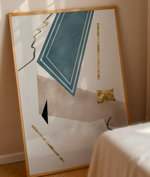 Abstraktes geometrisches Kunstwerk mit goldenen Akzenten und dynamischen Formen