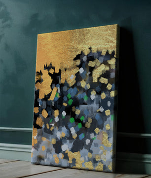 Arte abstracto con dorado y pinceladas coloridas