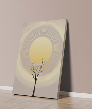Silueta estilizada de un árbol con círculos concéntricos y un sol grande