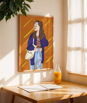 Mujer elegante con ropa casual, gafas de sol y bolso en un fondo naranja