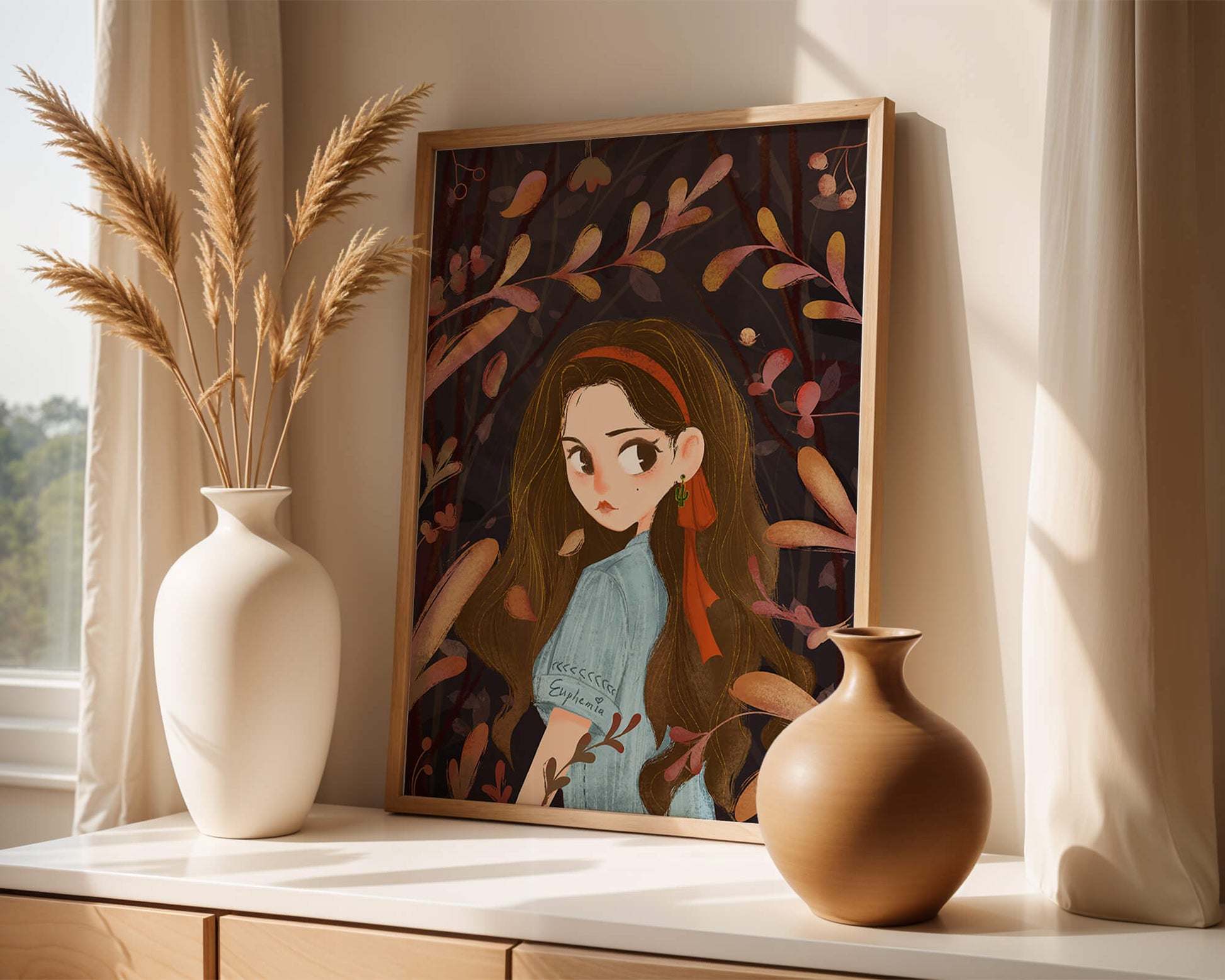 Elegante ilustración de una niña rodeada de follaje abstracto.