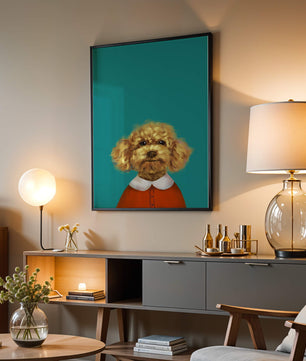 Portrait de caniche charmant en tenue de fête sur fond turquoise