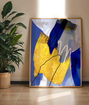 Pintura abstracta azul y amarilla con detalles dorados