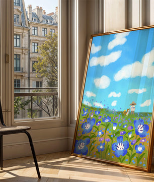 Mann und Hund auf einer leuchtenden Blumenwiese unter blauem Himmel