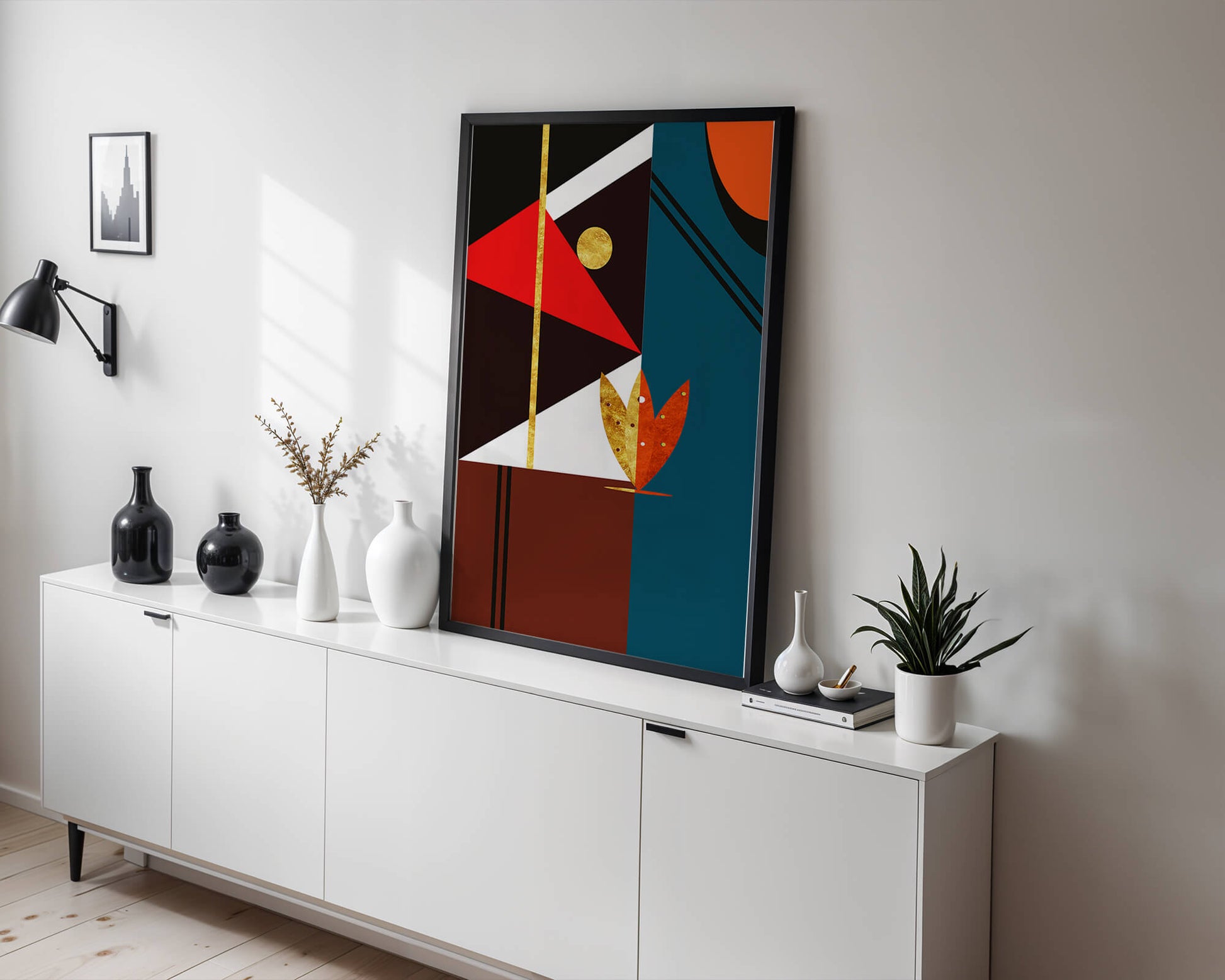 Geometrische abstrakte Kunst mit Gold und kräftigen Formen