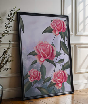 Hermosas rosas rosadas con exuberantes hojas verdes sobre un fondo suave