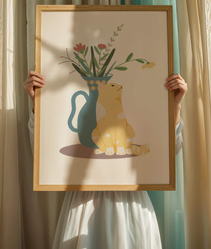 Ilustración de un gato sentado junto a un jarrón floral