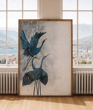 Elegante blaue Kraniche vor einem ruhigen abstrakten Hintergrund mit goldenen Akzenten