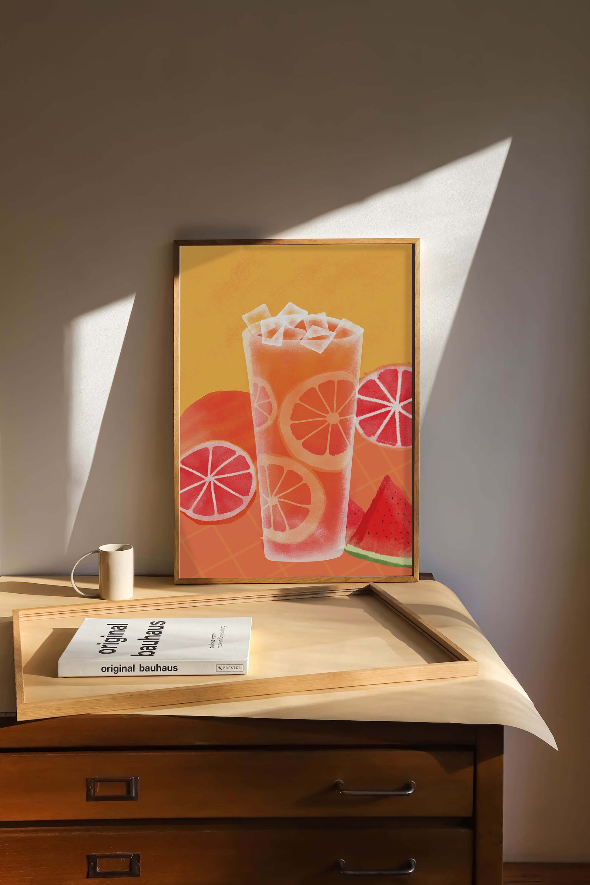 Refrescante cóctel de frutas de verano con cítricos y sandía.