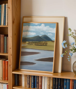 Paisaje sereno con montañas, árboles y río