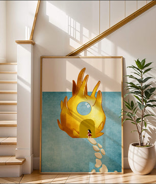 Casa encantada con forma de llama dorada sobre fondo azul claro.