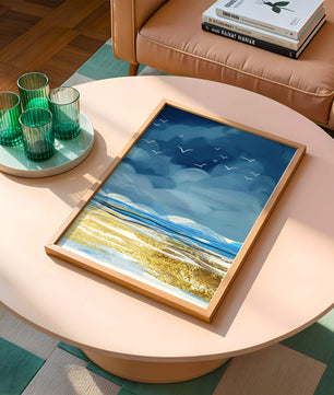 Meereslandschaft mit Vögeln in einer leuchtenden Blau- und Goldpalette