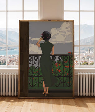 Mujer elegante en un balcón con vista pintoresca y flores rojas