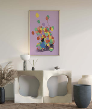 Bunte Luftballons mit einem Kind und einer Katze auf violettem Hintergrund