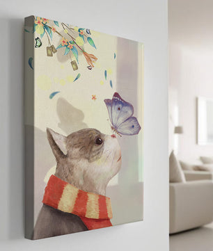 Cat Staring at Butterfly with Floral Elements - Mi tienda