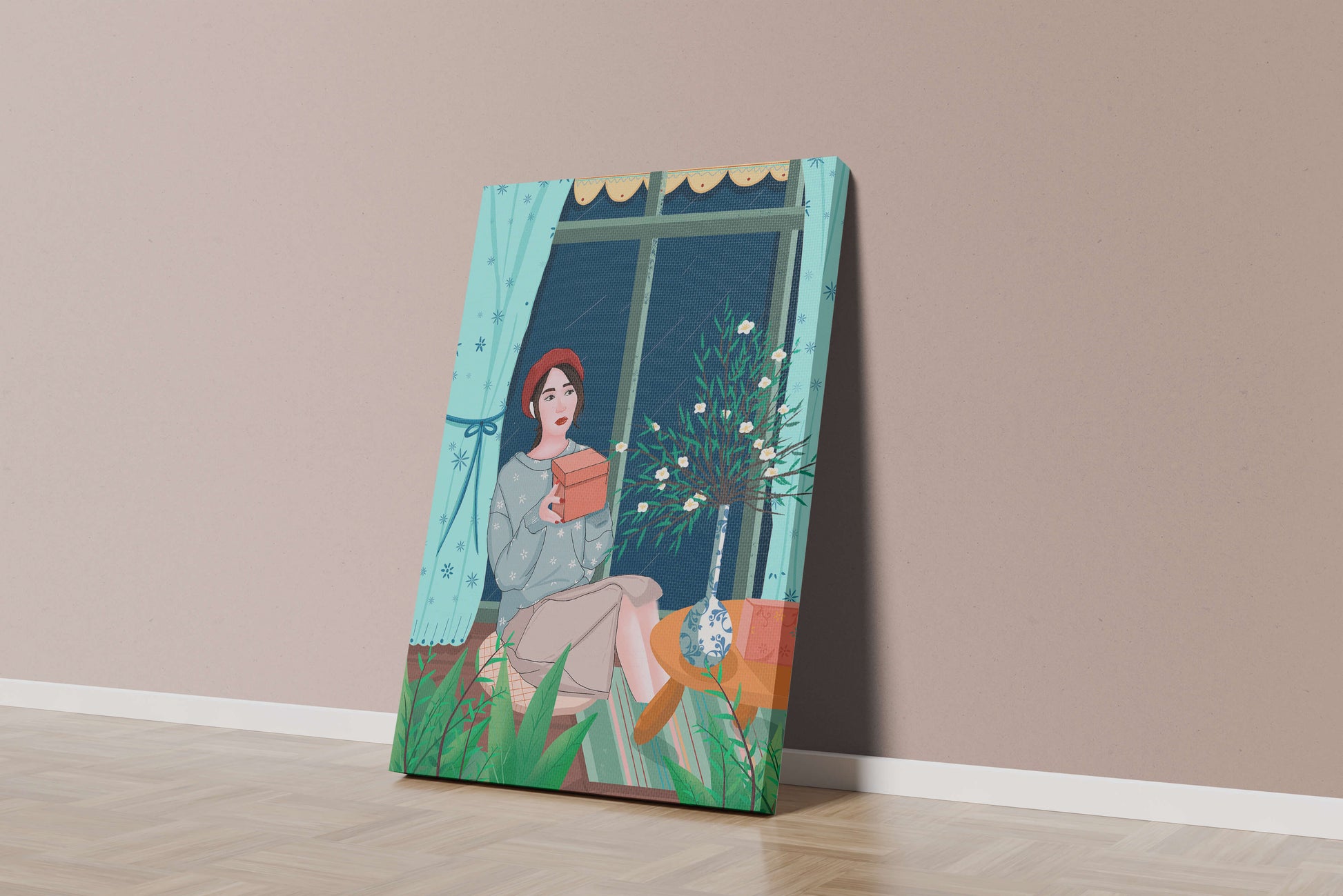 Mujer sosteniendo una caja de regalo en un interior acogedor con flores y ventana lluviosa