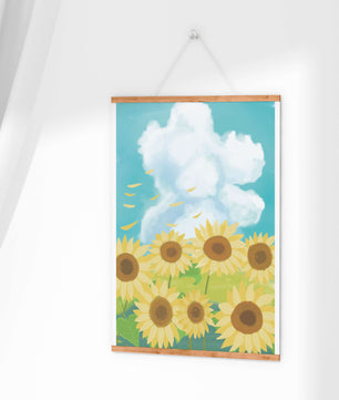 Sonnenblumen in einer hellen Wiese mit blauem Himmel und Wolken