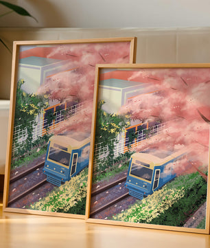 Zug in Kirschblütenlandschaft mit modernem Gebäude