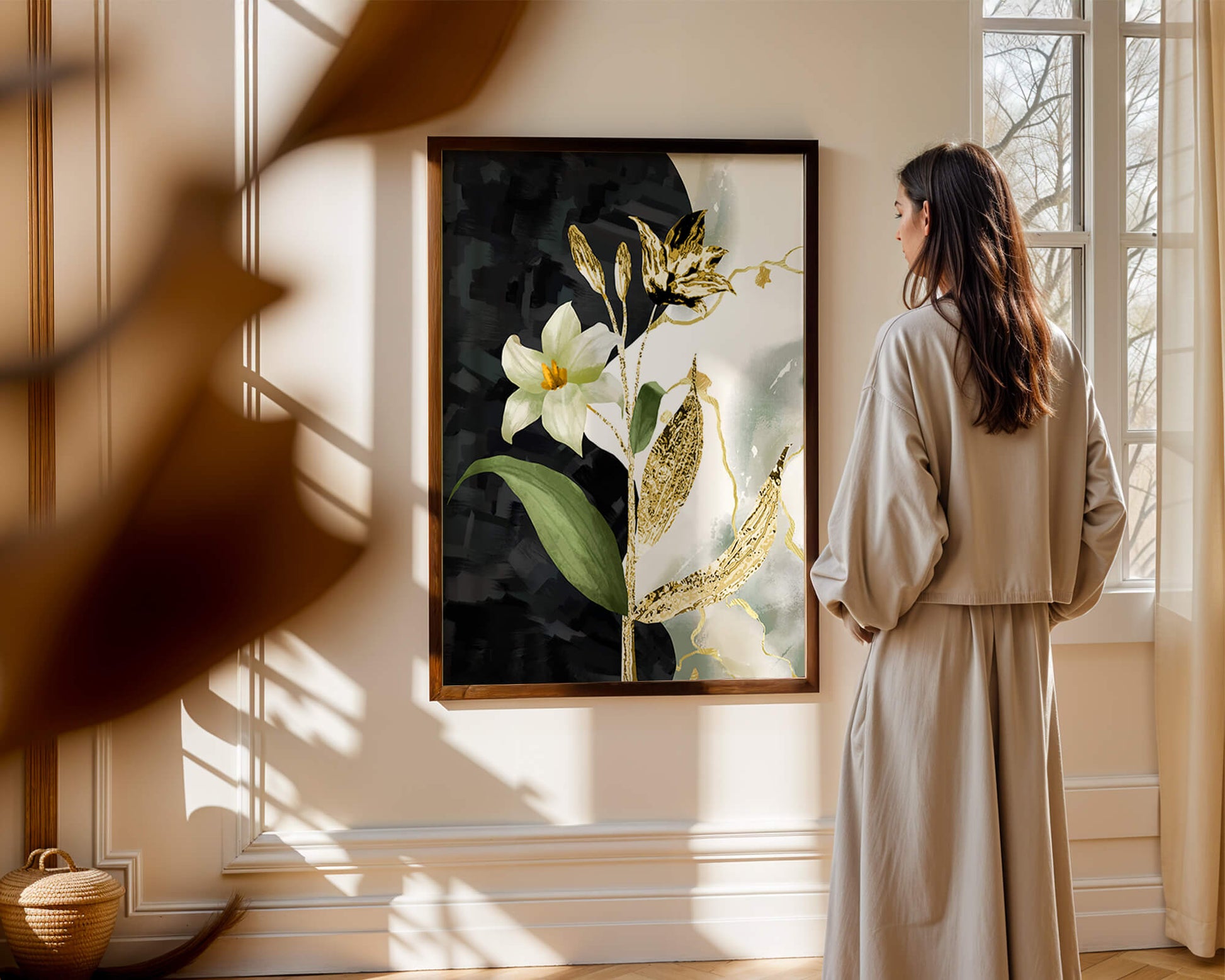 Diseño floral abstracto con detalles dorados y oscuros