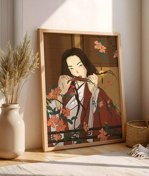 Japanerin spielt Flöte zwischen Blumen in traditioneller Umgebung