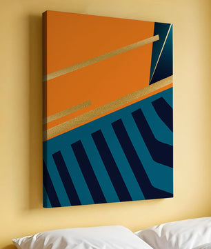 Moderne geometrische Abstraktion mit goldenen Elementen und kräftigen Farben 