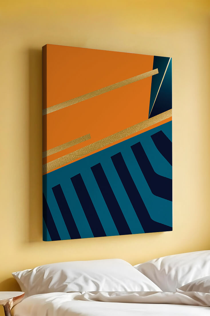 Moderne geometrische Abstraktion mit goldenen Elementen und kräftigen Farben 