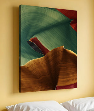 Composición abstracta con texturas fluidas en verde y dorado