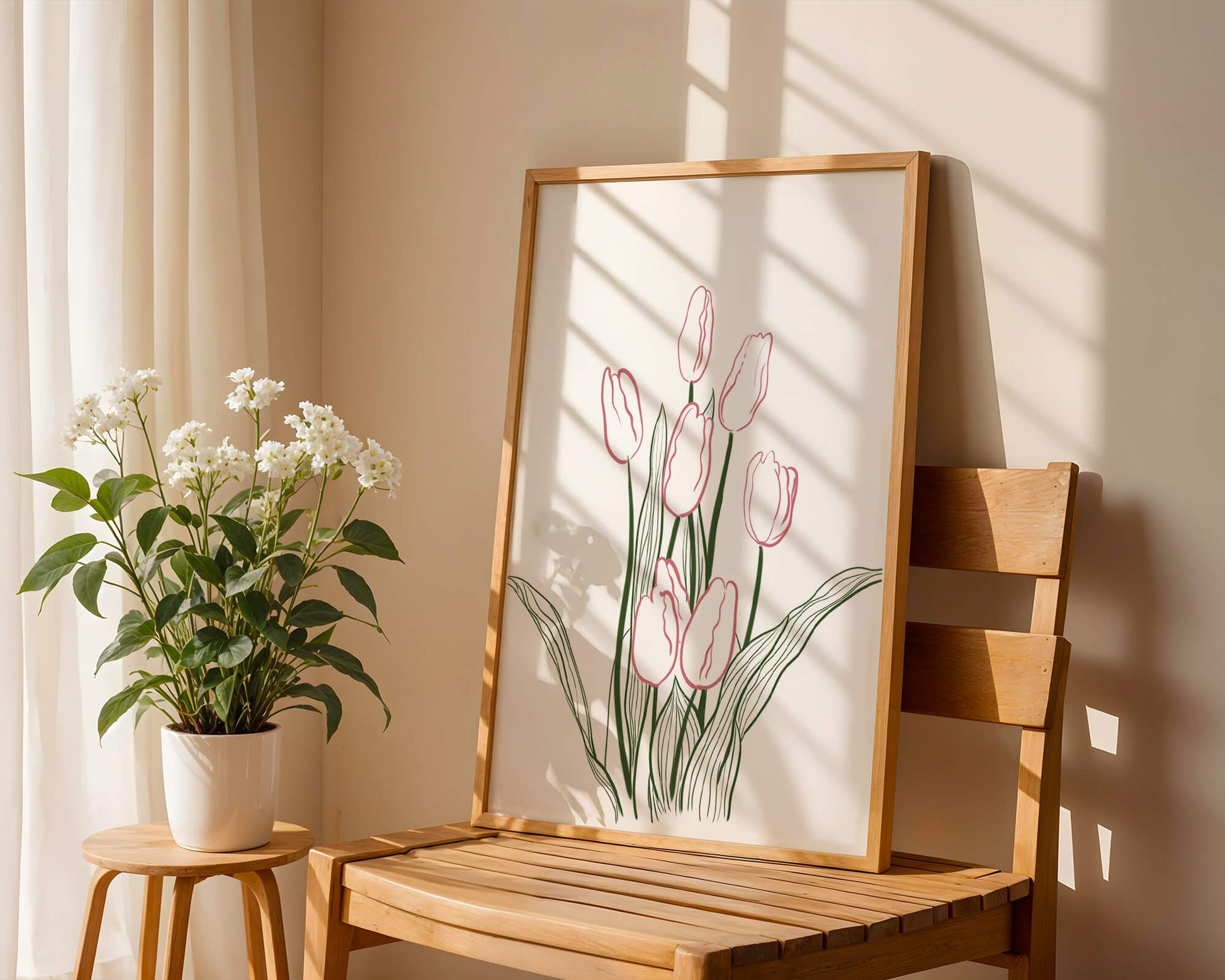 Wunderschöne rosa Tulpen mit grünen Blättern auf einer minimalistischen Leinwand