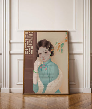 Elegante retrato de una mujer con atuendo tradicional y accesorios de jade